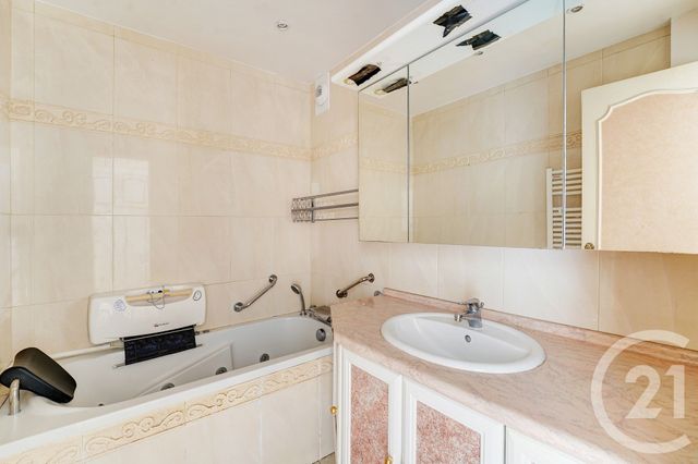 Appartement F5 à vendre - 5 pièces - 109,24 m2 - Paris - 75015 - ILE-DE-FRANCE