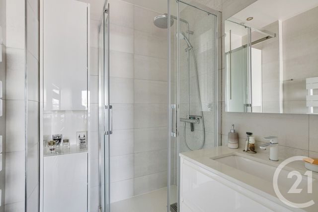 Appartement T4 à vendre - 4 pièces - 93 m2 - Paris - 75015 - ILE-DE-FRANCE