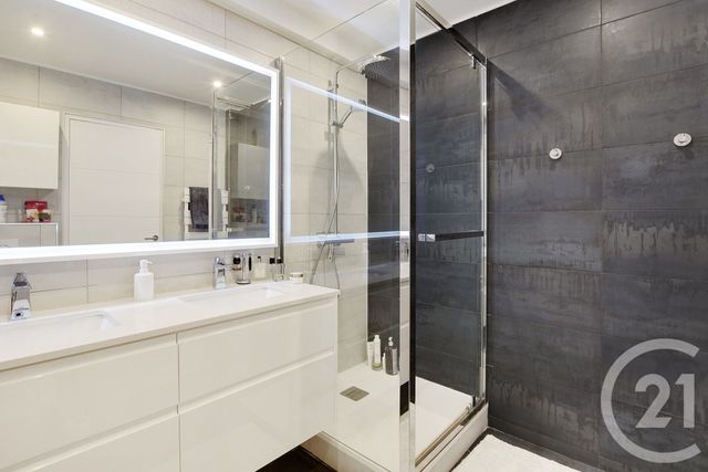 Appartement T4 à vendre - 4 pièces - 93 m2 - Paris - 75015 - ILE-DE-FRANCE