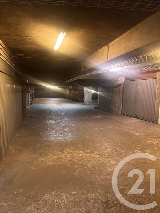 Parking à louer - 10 m2 - Paris - 75011 - ILE-DE-FRANCE