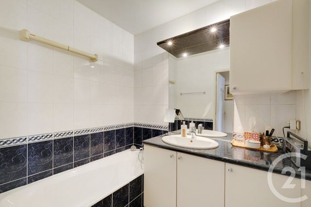 Appartement F5 à vendre - 5 pièces - 96 m2 - Paris - 75010 - ILE-DE-FRANCE