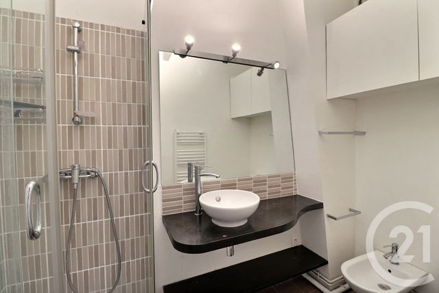 Afficher la photo en grand Appartement F2 à vendre - 2 pièces - 44,60 m2 - Paris - 75010 - ILE-DE-FRANCE