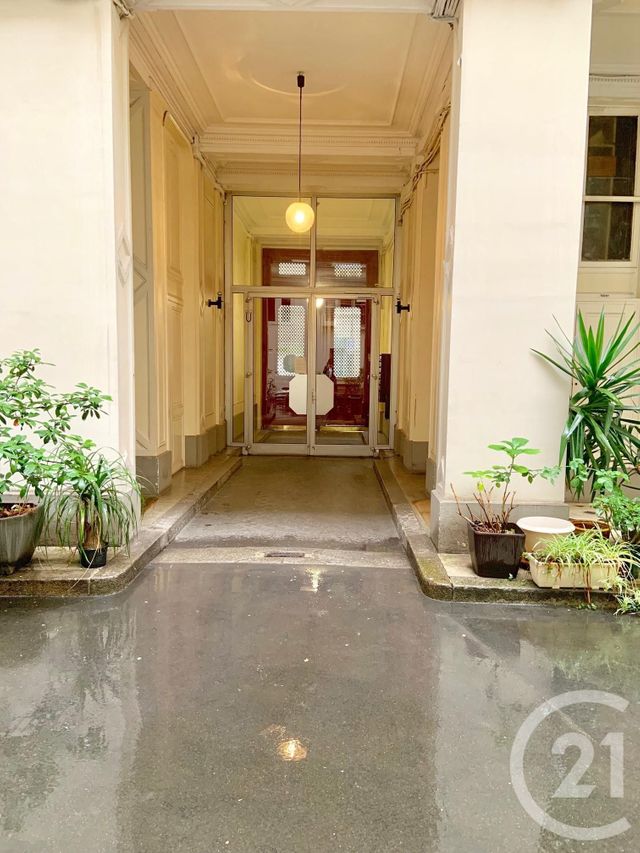 Afficher la photo en grand Appartement F2 à louer - 2 pièces - 49,20 m2 - Paris - 75010 - ILE-DE-FRANCE