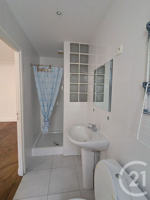 Afficher la photo en grand Appartement F2 à louer - 2 pièces - 49,20 m2 - Paris - 75010 - ILE-DE-FRANCE