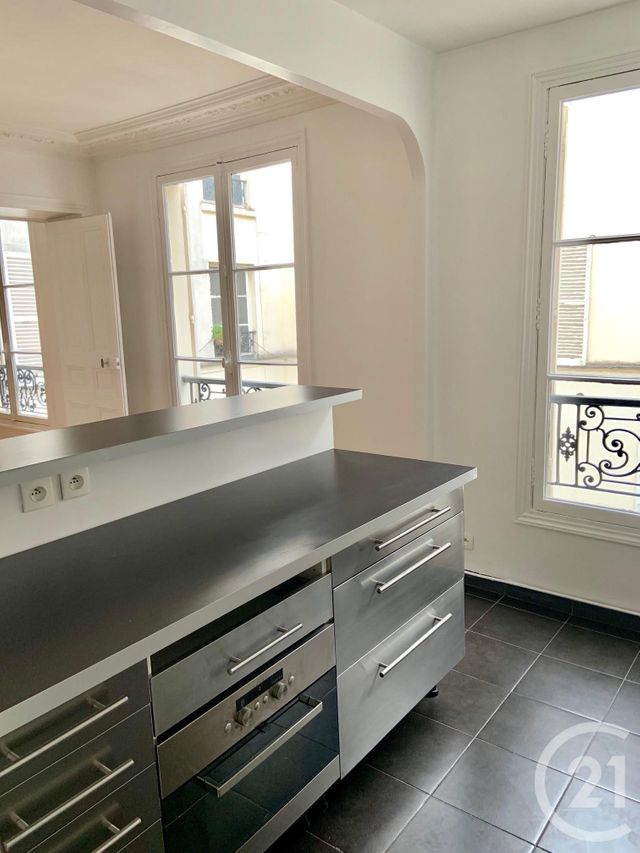 Afficher la photo en grand Appartement F2 à louer - 2 pièces - 49,20 m2 - Paris - 75010 - ILE-DE-FRANCE