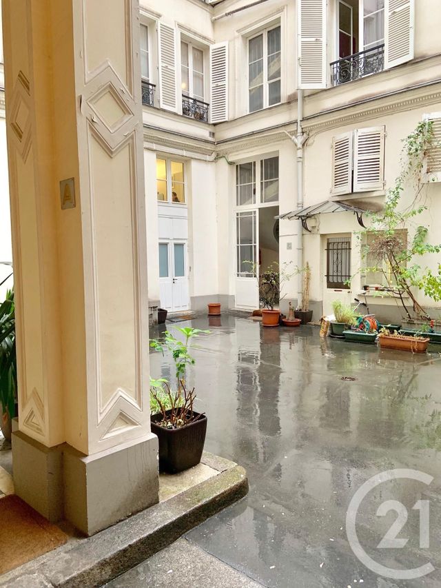 Afficher la photo en grand Appartement F2 à louer - 2 pièces - 49,20 m2 - Paris - 75010 - ILE-DE-FRANCE