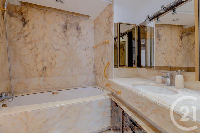 Afficher la photo en grand Appartement F3 à vendre - 3 pièces - 94,38 m2 - Paris - 75015 - ILE-DE-FRANCE