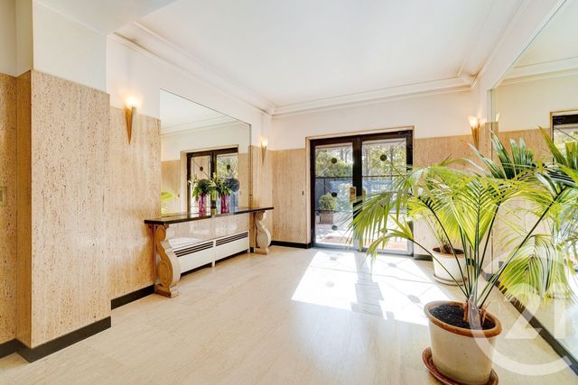 Afficher la photo en grand Appartement Chambre à vendre - 1 pièce - 10,17 m2 - Neuilly Sur Seine - 92 - ILE-DE-FRANCE